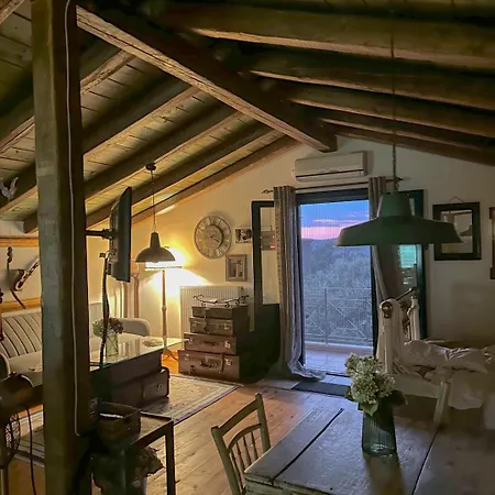 아파트 Soffitta Corfu